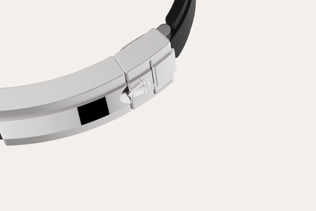 M126519LN-0006__feature1portrait