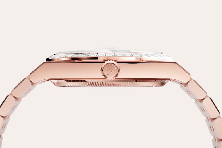 m127285tbr-0002-060__feature3portrait