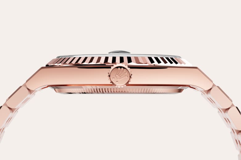 m127335-0001-060__feature3portrait